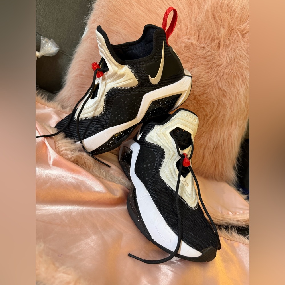 Nike LeBron Soldier 14 Size 9.5Men